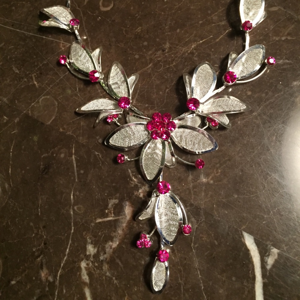 Vintage silver & pink rhinestone flower necklace